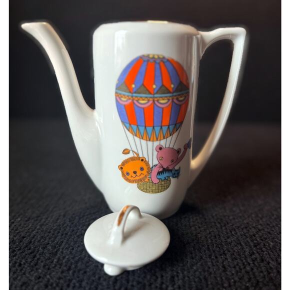 Vintage Porcelain Teapot – Hot Air Balloon with Animals – 1970s Whimsical Design - Picture 6 of 8